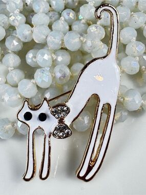 Vintage White Cat Brooch with Rhinestone Bow